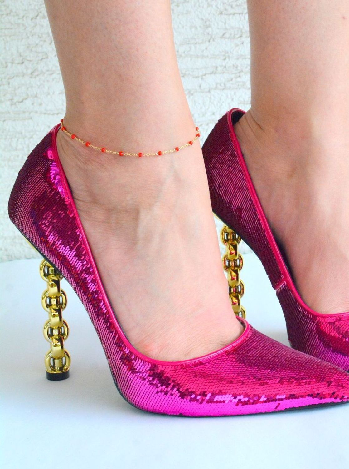 Bransoletka złota damska 585 z czerwonymi kuleczkami BR 6303A. Złota bransoletka 585 damska klasyczna. Bransoletka damska złota na delikatnym łańcuszku ozdobiona czerwonymi kuleczkami.Bransoletka wykonana z najwyższej jakości.jpg